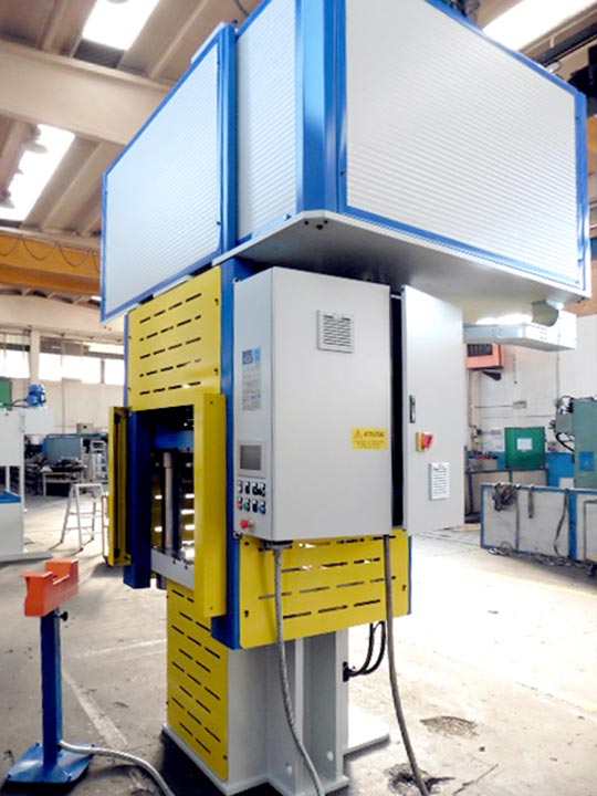 pressa 150 tonn con premilamiera - AEM3
