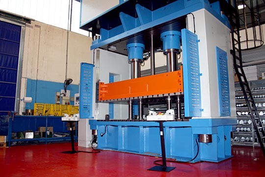 Pressa 300 tonn per automotive - AEM3