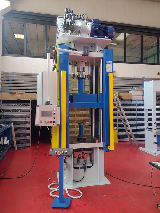 Pressa per imbutitura profonda - AEM3