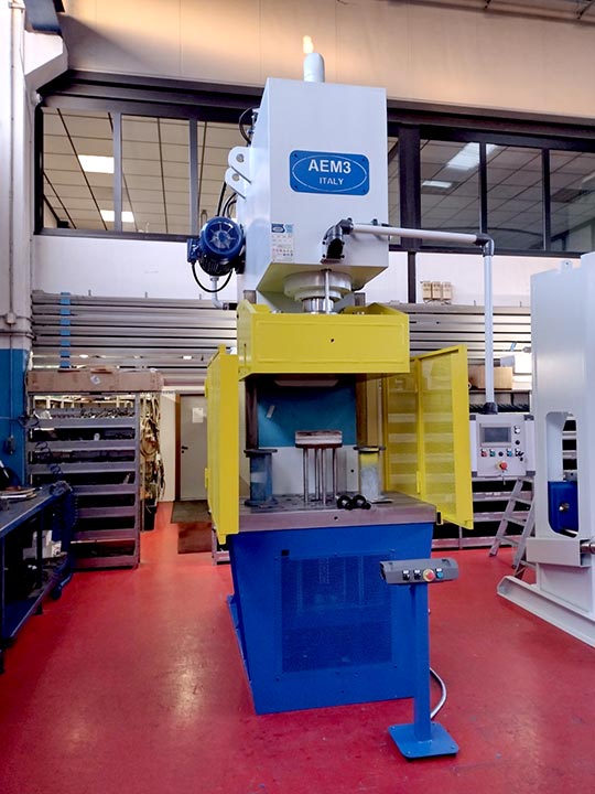Presse per imbutiture profonde ed elevate produzioni - AEM3