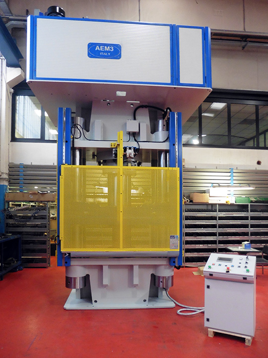 Presse per imbutiture profonde ed elevate produzioni - AEM3