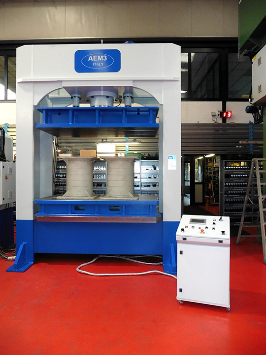 Pressa per stampaggio lamiere - AEM3