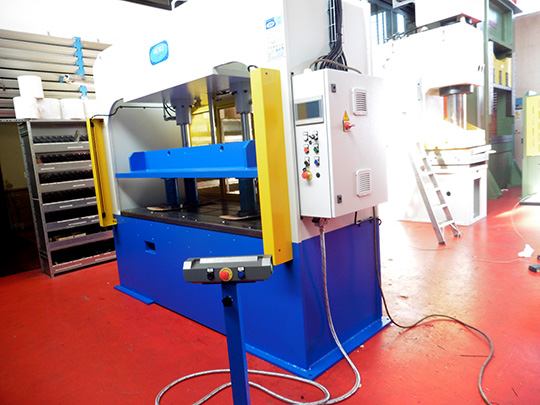 Pressa per stampaggio lamiere - AEM3