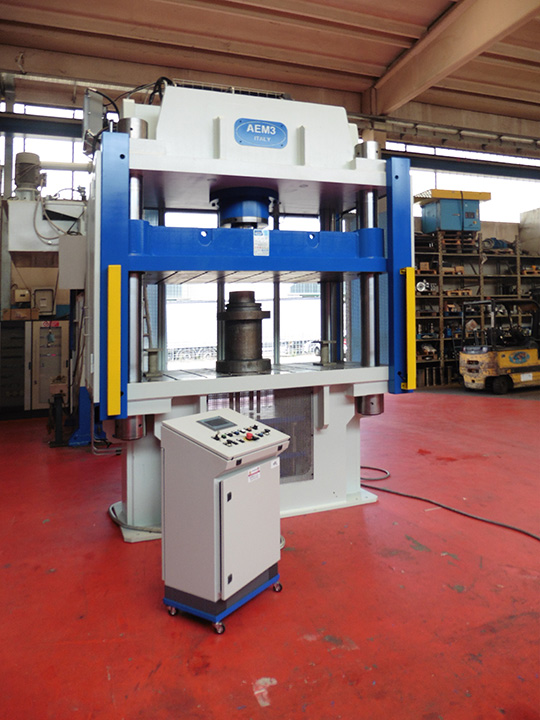 Presse per imbutiture e tranciature - AEM3