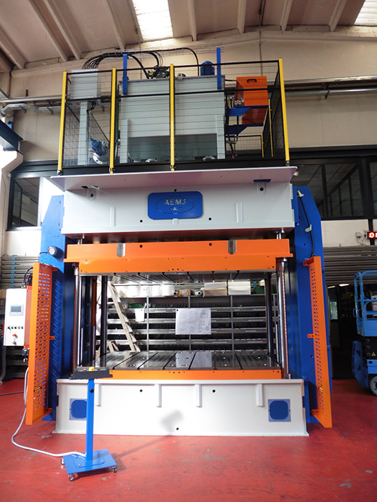 Automotive presses with heated plates - AEM3