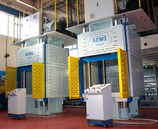 Pressa per idroformatura 1500 tonn - AEM3