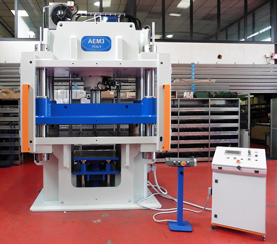 Presse per imbutiture profonde ed elevate produzioni - AEM3